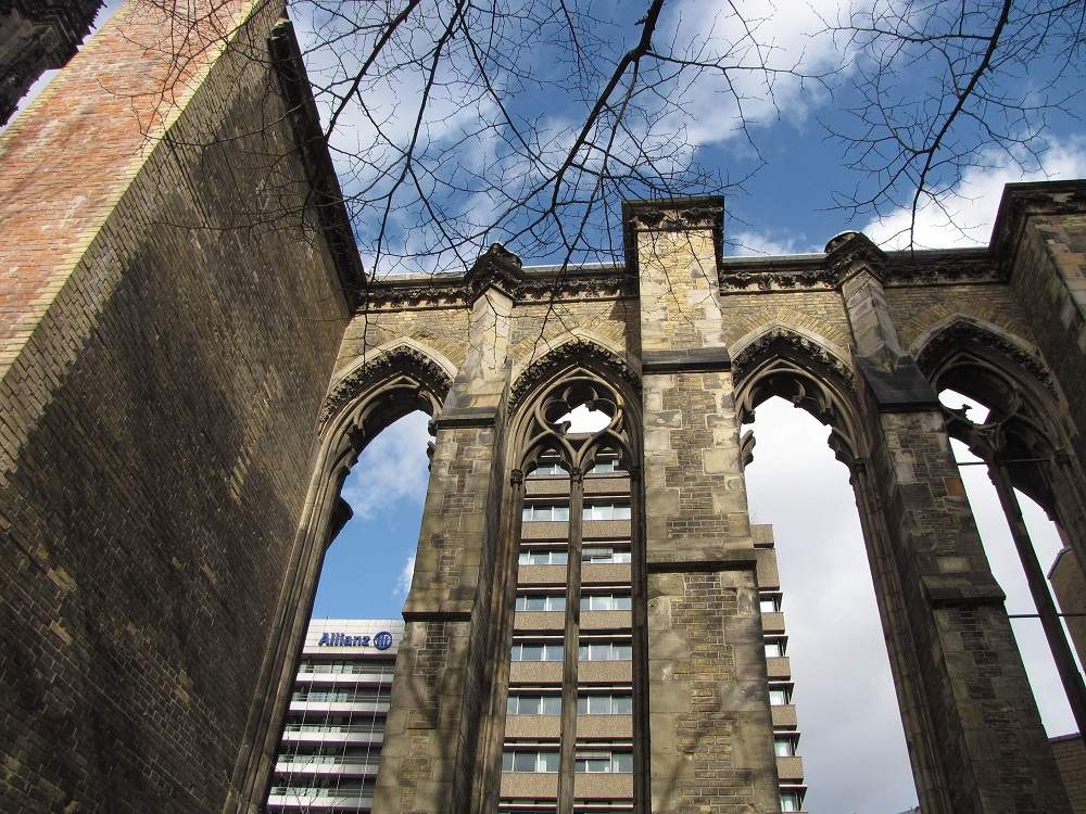 Blick in die Ruine von St. Nikolai