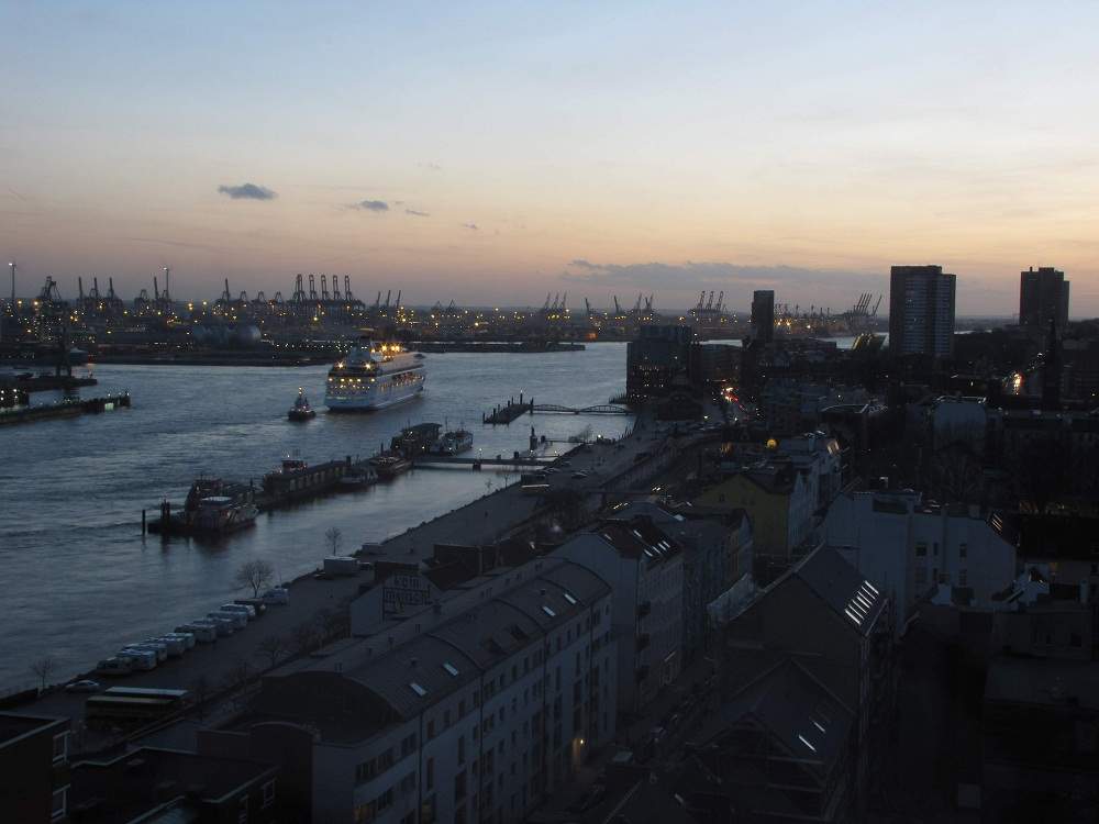 Abends an der Elbe