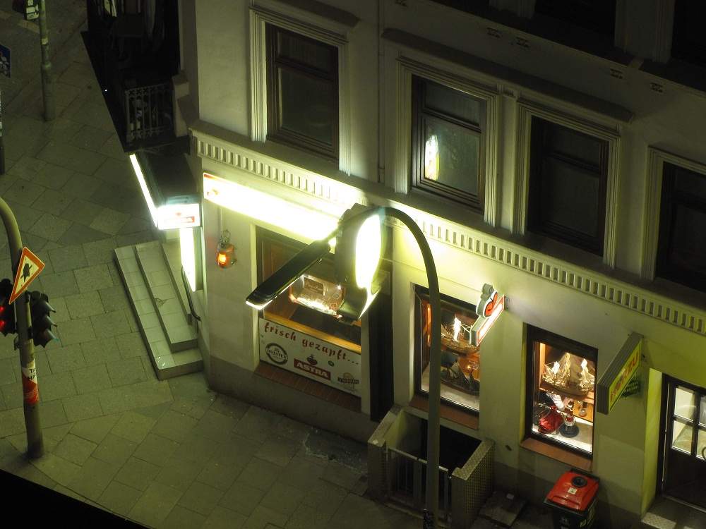 Hamburg - Eckkneipe bei Nacht